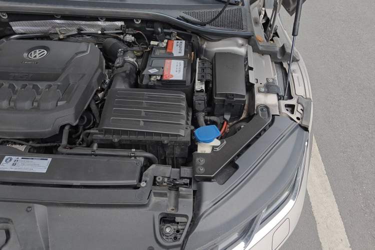 Used Volkswagen FAW-Volkswagen CC 2020 330TSI Glamour Edition China VI Standard Engine Bay Left