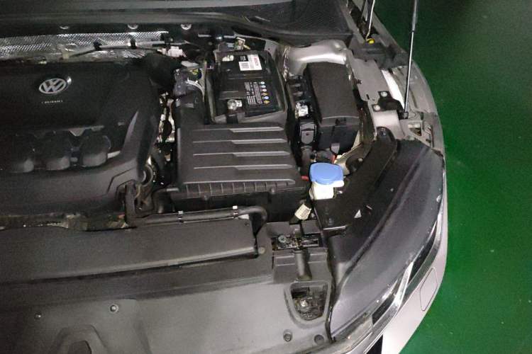 Used Volkswagen FAW-Volkswagen CC 2020 330TSI Glamour Edition China VI Standard Engine Bay Left