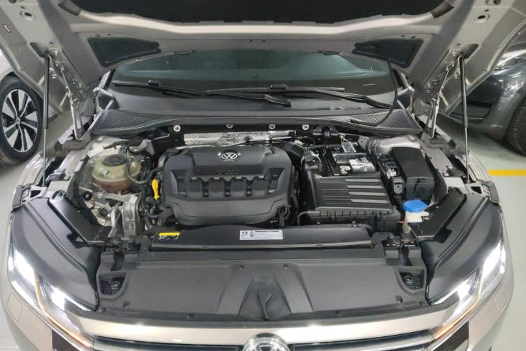 Used Volkswagen FAW-Volkswagen CC 2020 330TSI Glamour Edition China VI Standard Engine Bay