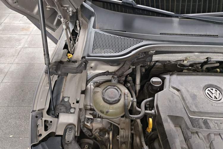 Used Volkswagen FAW-Volkswagen CC 2020 330TSI Glamour Edition China VI Standard Engine Bay Right