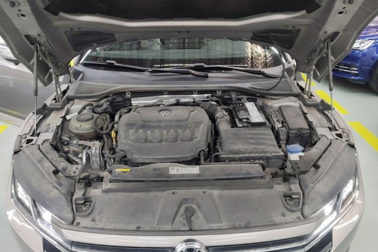 Used Volkswagen FAW-Volkswagen CC 2020 330TSI Glamour Edition China VI Standard Engine Bay