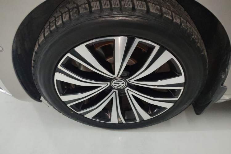 Used Volkswagen FAW-Volkswagen CC 2020 330TSI Glamour Edition China VI Standard Left Front Wheel Hub