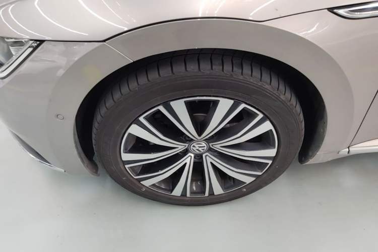 Used Volkswagen FAW-Volkswagen CC 2020 330TSI Glamour Edition China VI Standard Left Front Wheel Hub