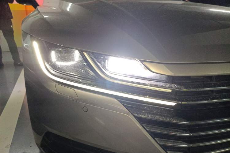Used Volkswagen FAW-Volkswagen CC 2020 330TSI Glamour Edition China VI Standard Right Front Headlight