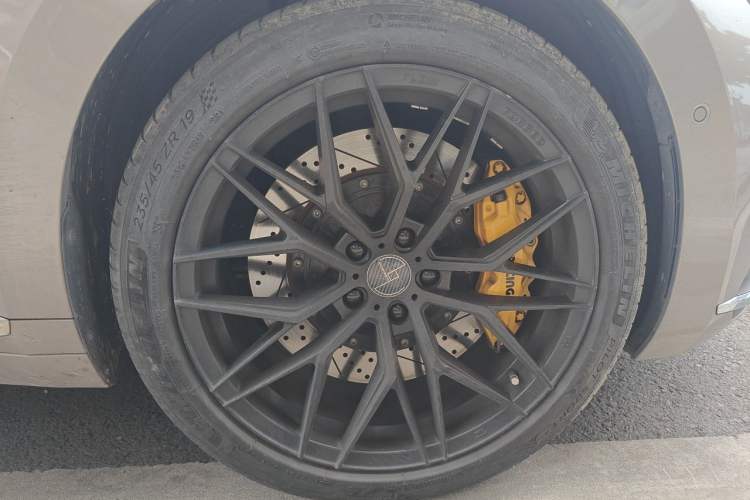 Used Volkswagen FAW-Volkswagen CC 2020 330TSI Glamour Edition China VI Standard Right Front Wheel Hub