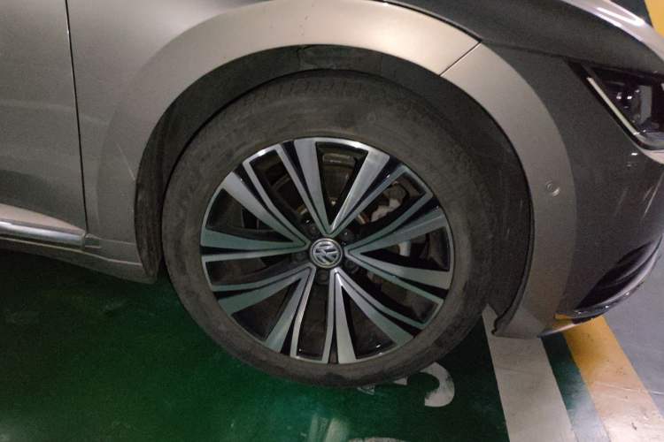 Used Volkswagen FAW-Volkswagen CC 2020 330TSI Glamour Edition China VI Standard Right Front Wheel Hub
