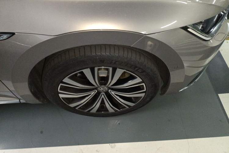 Used Volkswagen FAW-Volkswagen CC 2020 330TSI Glamour Edition China VI Standard Right Front Wheel Hub
