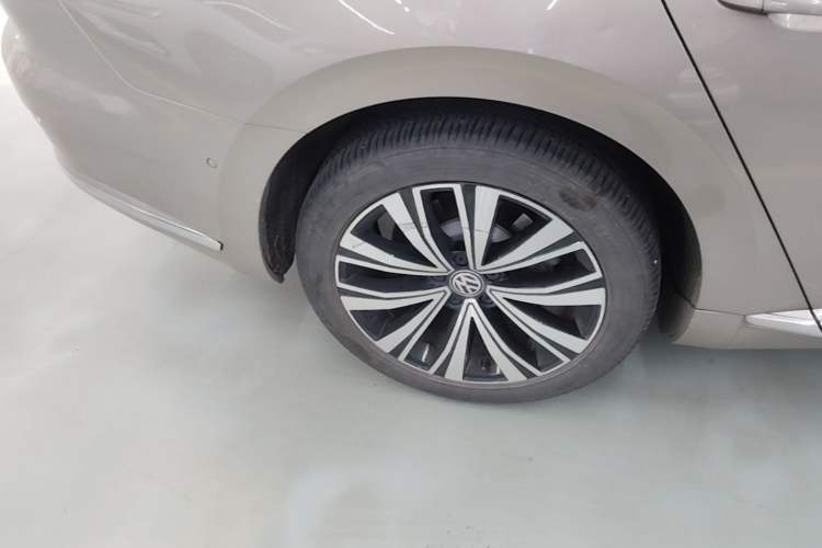 Used Volkswagen FAW-Volkswagen CC 2020 330TSI Glamour Edition China VI Standard Right Rear Wheel Hub