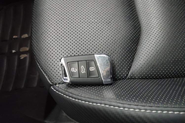 Used Volkswagen FAW-Volkswagen CC 2020 330TSI Glamour Edition China VI Standard Vehicle Key