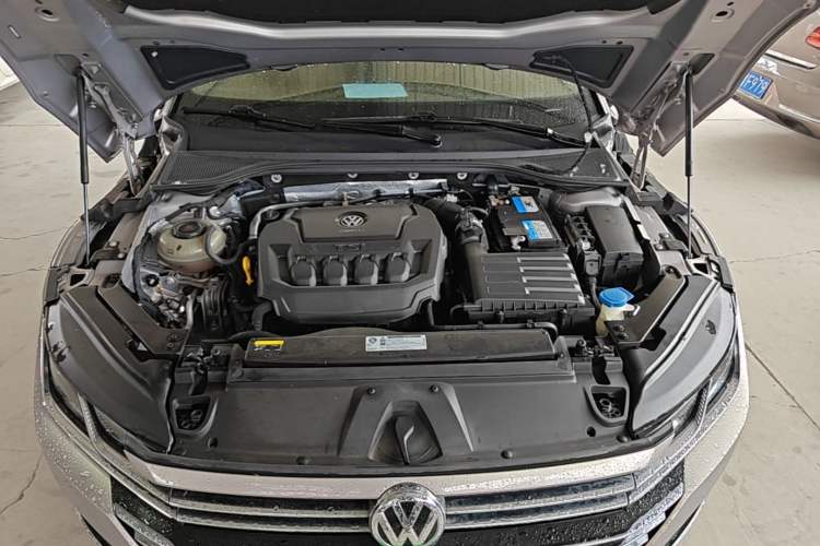 Used Volkswagen FAW-Volkswagen CC 2020 330TSI Huayan Edition China VI Standard Engine Bay