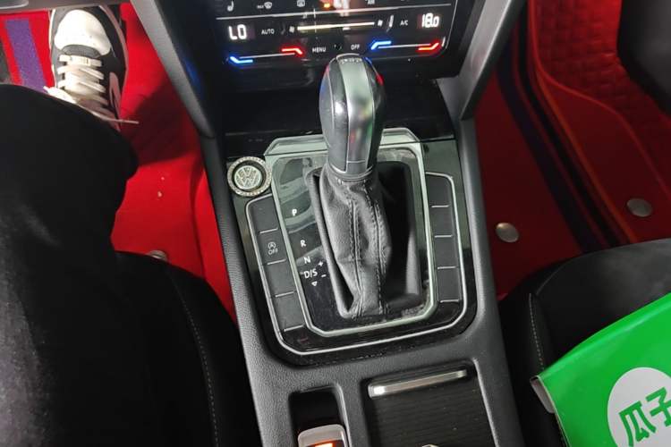 Used Volkswagen FAW-Volkswagen CC 2020 330TSI Huayan Edition China VI Standard Gear Lever