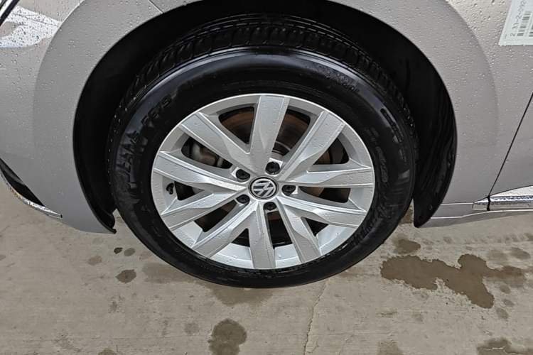 Used Volkswagen FAW-Volkswagen CC 2020 330TSI Huayan Edition China VI Standard Left Front Wheel Hub