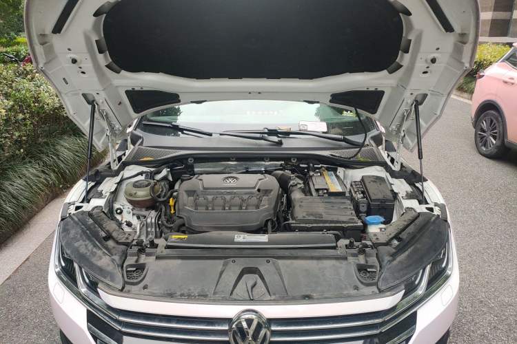 Used Volkswagen FAW-Volkswagen CC 2020 330TSI Glamour Edition China VI Standard Engine Bay