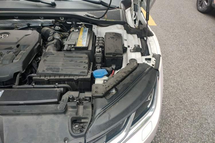 Used Volkswagen FAW-Volkswagen CC 2020 330TSI Glamour Edition China VI Standard Engine Bay Left