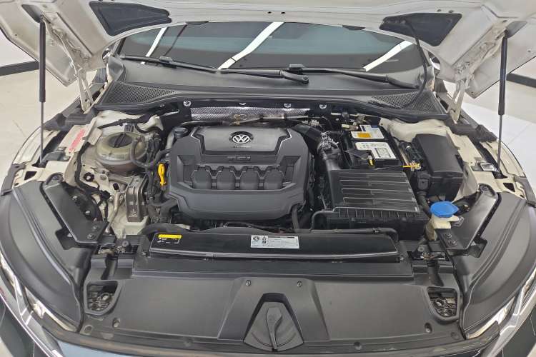 Used Volkswagen FAW-Volkswagen CC 2020 330TSI Glamour Edition China VI Standard Engine Bay