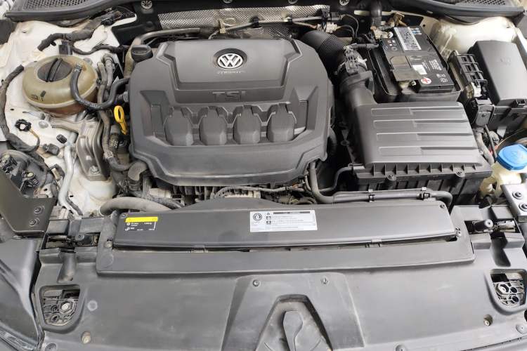 Used Volkswagen FAW-Volkswagen CC 2020 330TSI Glamour Edition China VI Standard Engine Bay