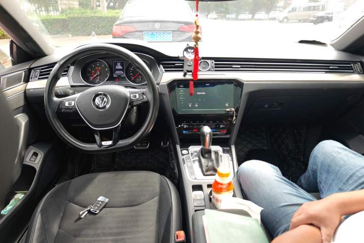 Used Volkswagen FAW-Volkswagen CC 2020 330TSI Huayan Edition China VI Standard Center Console