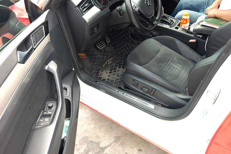 Used Volkswagen FAW-Volkswagen CC 2020 330TSI Huayan Edition China VI Standard Driver Seat