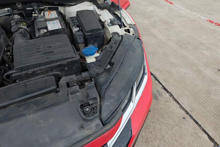 Used Volkswagen FAW-Volkswagen CC 2020 330TSI Huayan Edition China VI Standard Engine Bay Left