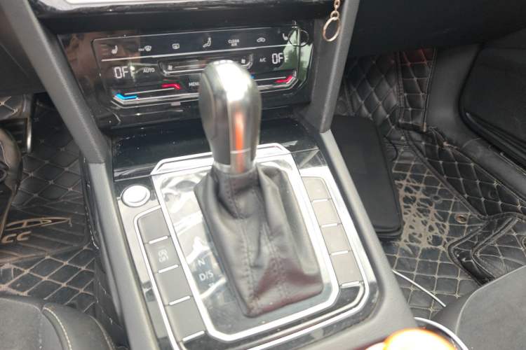 Used Volkswagen FAW-Volkswagen CC 2020 330TSI Huayan Edition China VI Standard Gear Lever