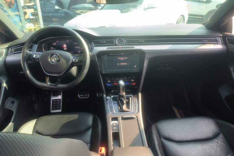 Used Volkswagen FAW-Volkswagen CC 2020 330TSI Glamour Edition China VI Standard Center Console