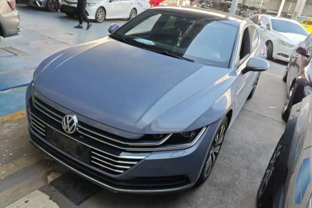Volkswagen FAW-Volkswagen CC 2020 330TSI Glamour Edition China VI Standard مستعملة