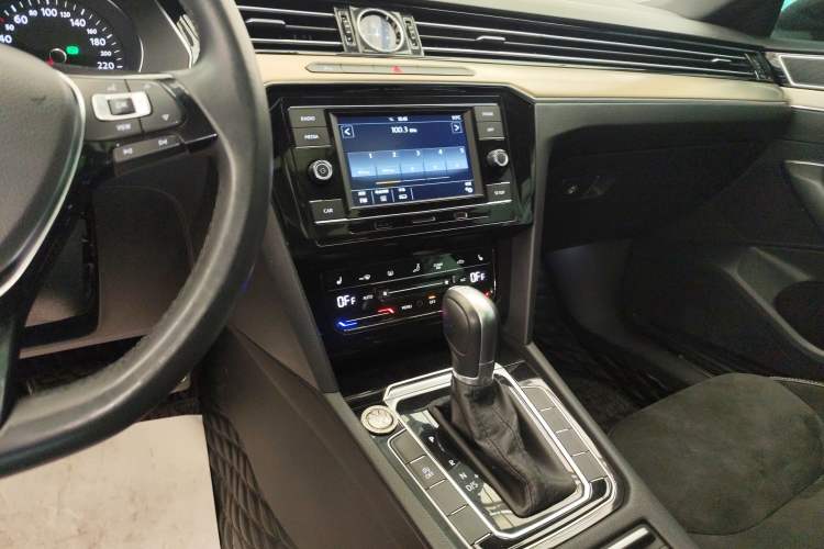 Used Volkswagen FAW-Volkswagen CC 2020 330TSI Huayan Edition China VI Standard Audio And AC Panel