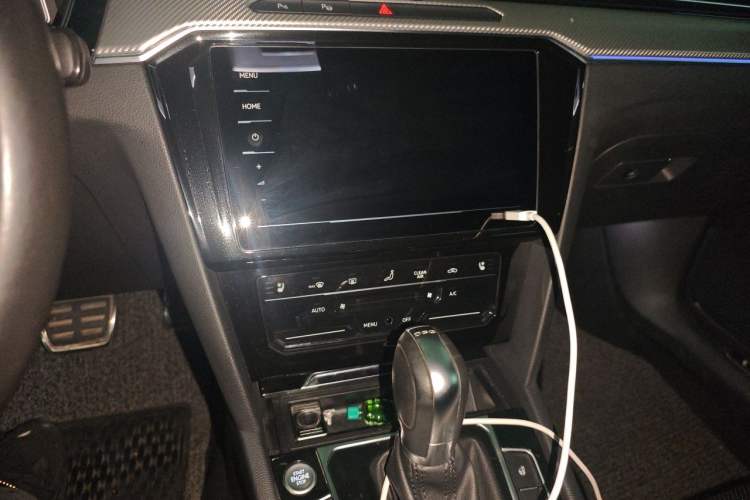 Used Volkswagen FAW-Volkswagen CC 2020 330TSI Glamour Edition China VI Standard Audio And AC Panel