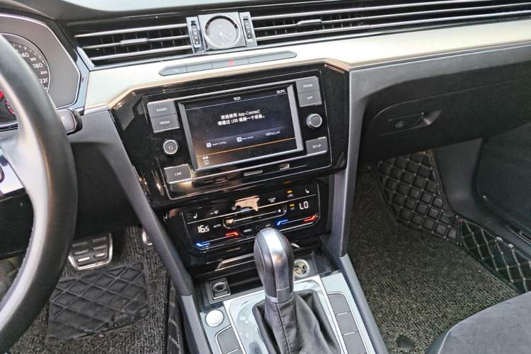 Used Volkswagen FAW-Volkswagen CC 2020 330TSI Huayan Edition China VI Standard Audio And AC Panel