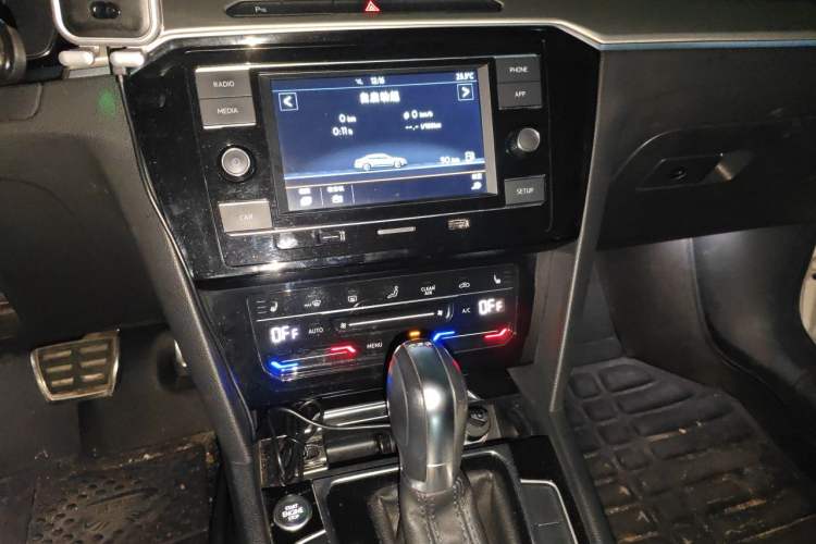 Used Volkswagen FAW-Volkswagen CC 2020 330TSI Huayan Edition China VI Standard Audio And AC Panel