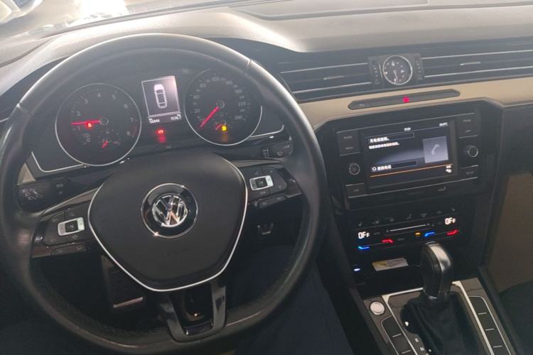 Used Volkswagen FAW-Volkswagen CC 2020 330TSI Huayan Edition China VI Standard Center Console