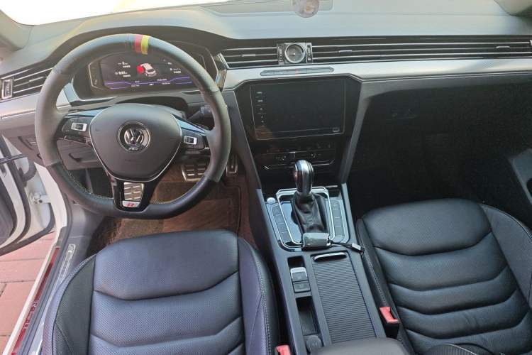 Used Volkswagen FAW-Volkswagen CC 2020 330TSI Glamour Edition China VI Standard Center Console
