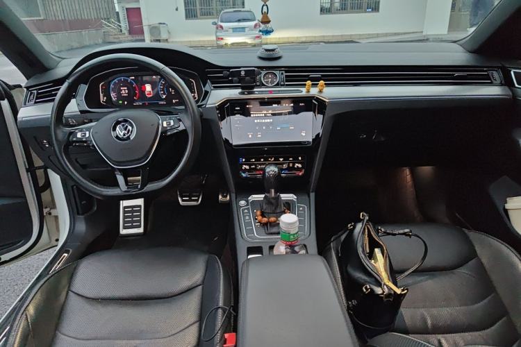 Used Volkswagen FAW-Volkswagen CC 2020 330TSI Glamour Edition China VI Standard Center Console