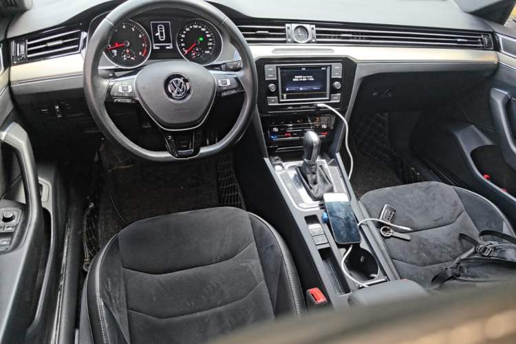 Used Volkswagen FAW-Volkswagen CC 2020 330TSI Huayan Edition China VI Standard Center Console