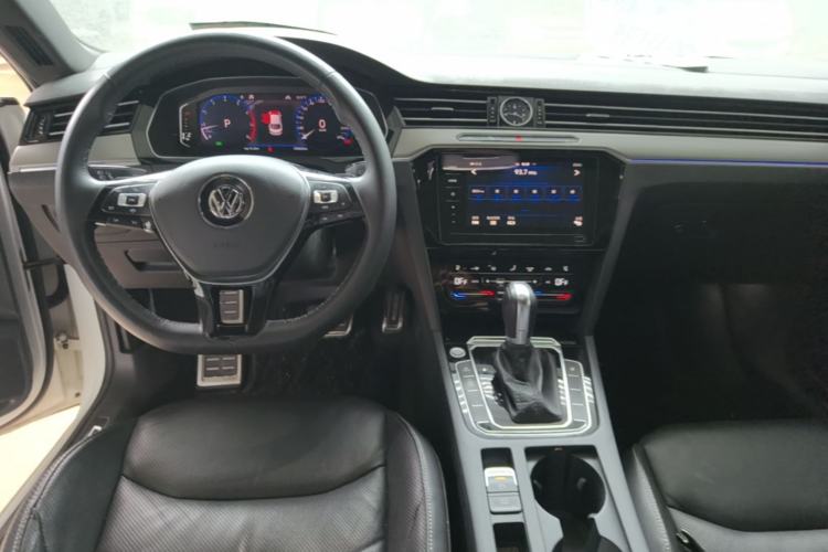 Used Volkswagen FAW-Volkswagen CC 2020 330TSI Glamour Edition China VI Standard Center Console