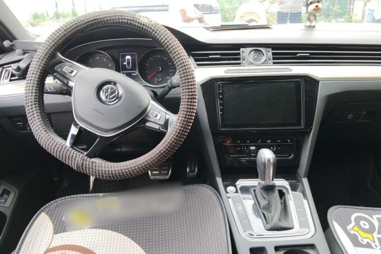 Used Volkswagen FAW-Volkswagen CC 2020 330TSI Huayan Edition China VI Standard Center Console