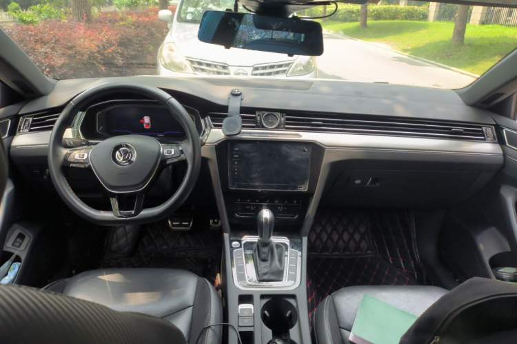 Used Volkswagen FAW-Volkswagen CC 2020 330TSI Glamour Edition China VI Standard Center Console