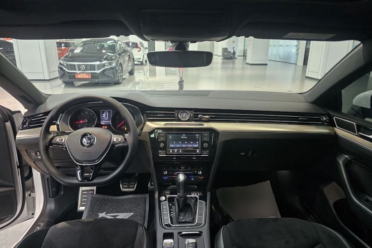 Used Volkswagen FAW-Volkswagen CC 2020 330TSI Huayan Edition China VI Standard Center Console