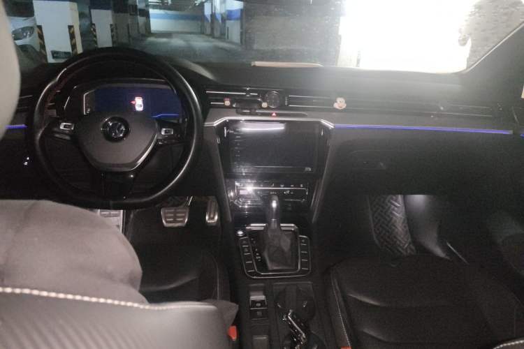 Used Volkswagen FAW-Volkswagen CC 2020 330TSI Glamour Edition China VI Standard Center Console