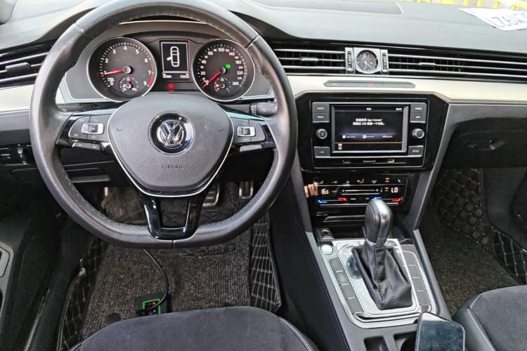 Used Volkswagen FAW-Volkswagen CC 2020 330TSI Huayan Edition China VI Standard Center Console