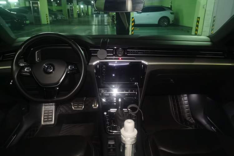 Used Volkswagen FAW-Volkswagen CC 2020 330TSI Glamour Edition China VI Standard Center Console