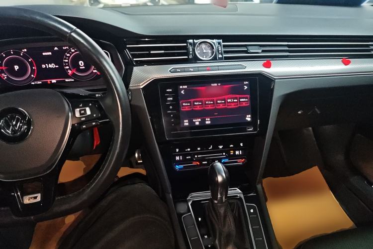 Used Volkswagen FAW-Volkswagen CC 2020 330TSI Glamour Edition China VI Standard Center Console