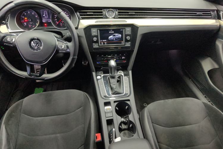 Used Volkswagen FAW-Volkswagen CC 2020 330TSI Huayan Edition China VI Standard Center Console