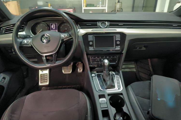 Used Volkswagen FAW-Volkswagen CC 2020 330TSI Huayan Edition China VI Standard Center Console