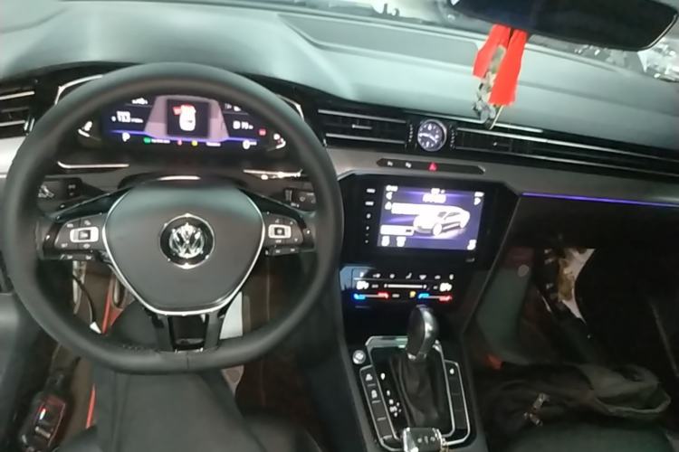 Used Volkswagen FAW-Volkswagen CC 2020 330TSI Glamour Edition China VI Standard Center Console