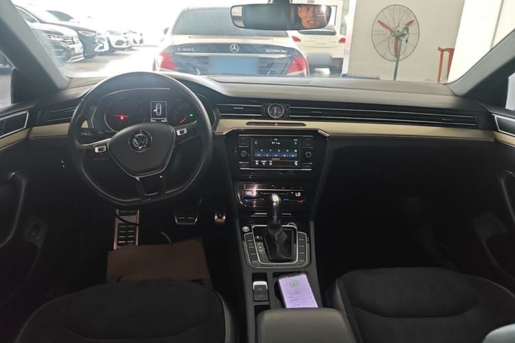 Used Volkswagen FAW-Volkswagen CC 2020 330TSI Huayan Edition China VI Standard Center Console