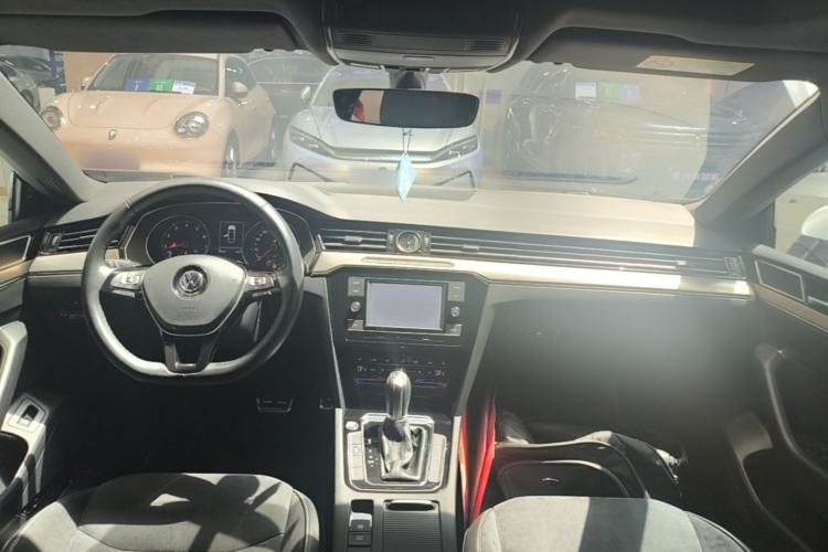Used Volkswagen FAW-Volkswagen CC 2020 330TSI Huayan Edition China VI Standard Center Console