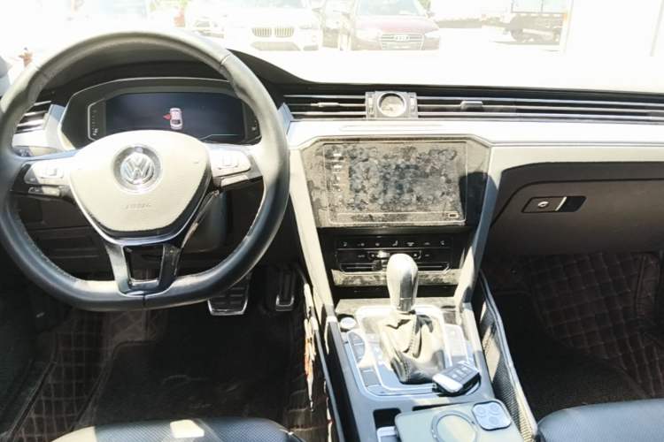 Used Volkswagen FAW-Volkswagen CC 2020 330TSI Glamour Edition China VI Standard Center Console