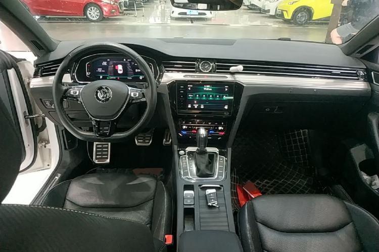 Used Volkswagen FAW-Volkswagen CC 2020 330TSI Glamour Edition China VI Standard Center Console
