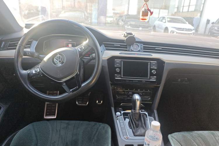 Used Volkswagen FAW-Volkswagen CC 2020 330TSI Huayan Edition China VI Standard Center Console